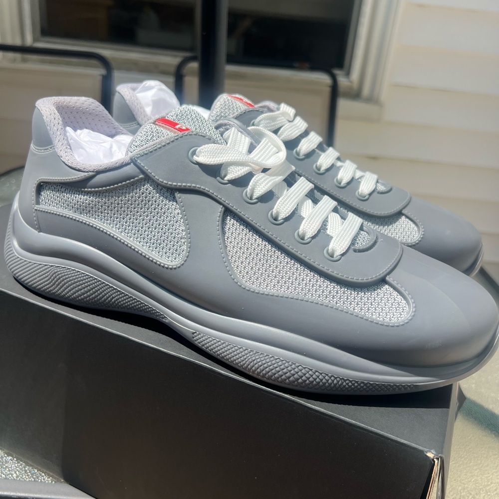 Stylish Gray Men's Sneakers